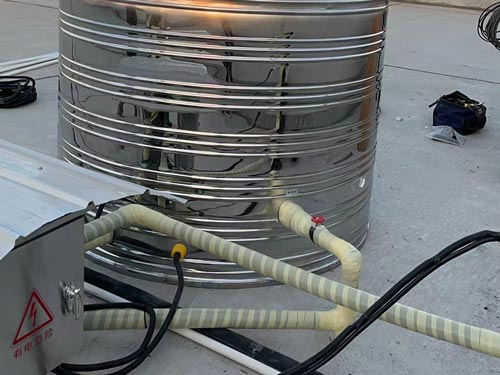 合肥啟灝醫(yī)療科技有限公司空氣熱水器安裝現(xiàn)場